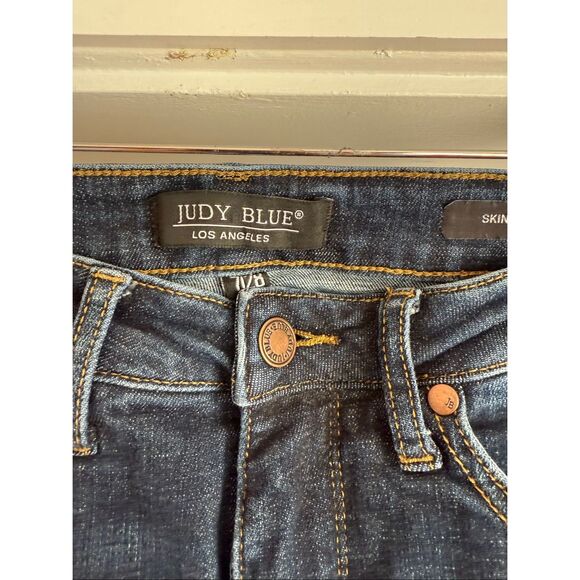 Judy Blue Dark Wash Skinny Fit Jeans w/ Frayed Hem Sz 7/28 EUC - Picture 4 of 10